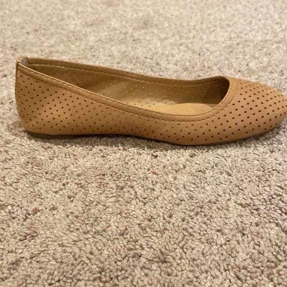 Lucky Brand Flats Diamond Pinhole Design, Sz 8, Color Tan, Ready for Spring EUC - Picture 8 of 14